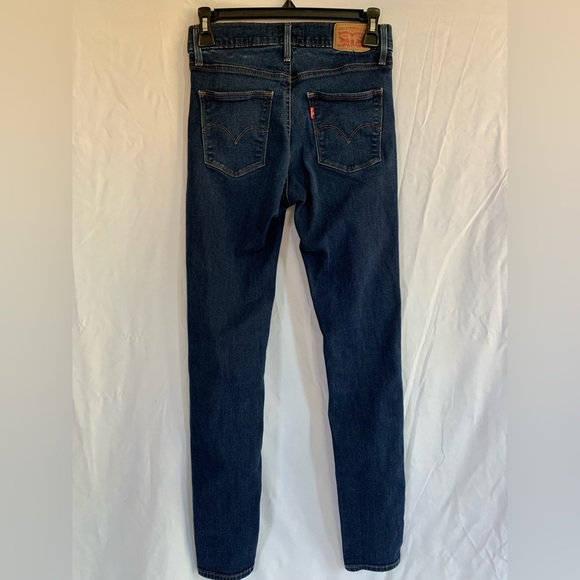 Levi’s Woman’s Jeans - Picture 3 of 4